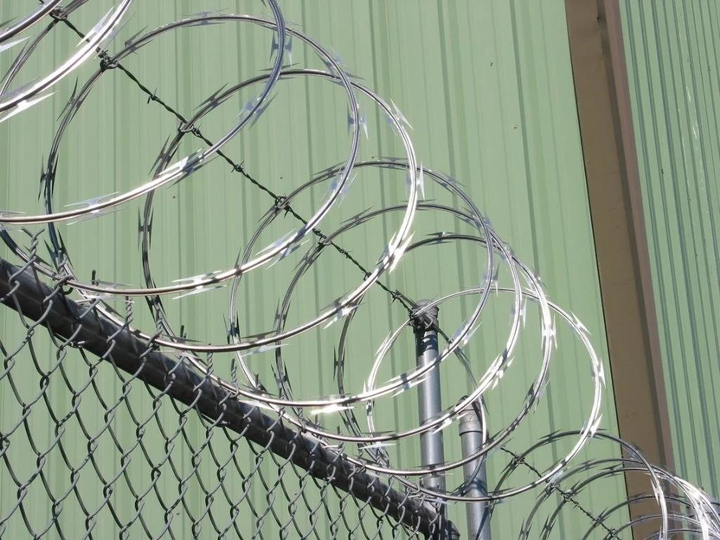 Hot-Dipped Galvanized or PVC Coated Razor Blade Wire/Concertina Razor Wire