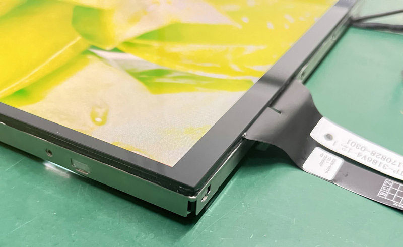 12.1'' Sun Readable LCD Screen 960x3x1280 Pixels Normally White Display with HDMI/VGA/USB Interface
