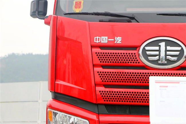 Large Capacity 8x4 FAW Diesel Fuel Storage Tank Truck Euro III Red Color