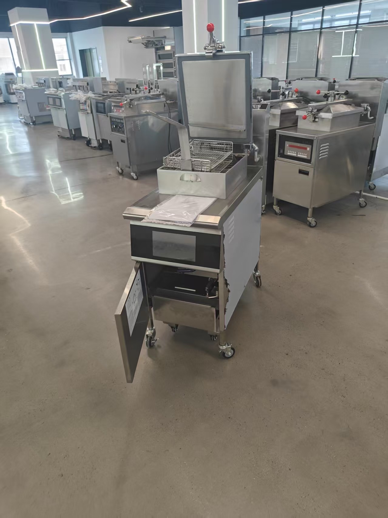 Smart Touch Panel Electric Vertical Chicken Broaster Pressure Fryer With Filtration