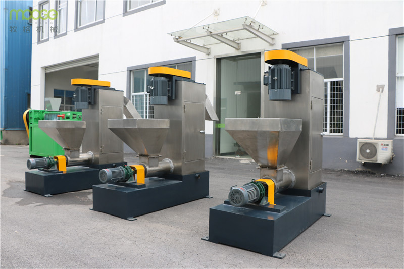 Vertical Friction Dewatering Screw Press Machine High Speed PET Crushing Machine