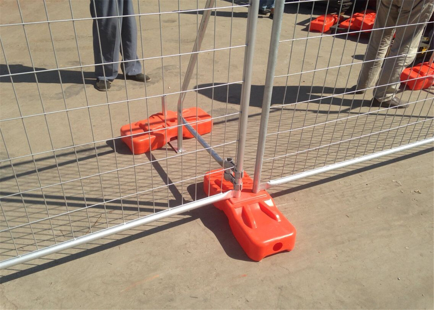 temporary fence panels 60mm x 150mm mesh aperture x 4.00 mm diameter 2.1mx2.4m panels HDG 42 microns /300gram/sqm