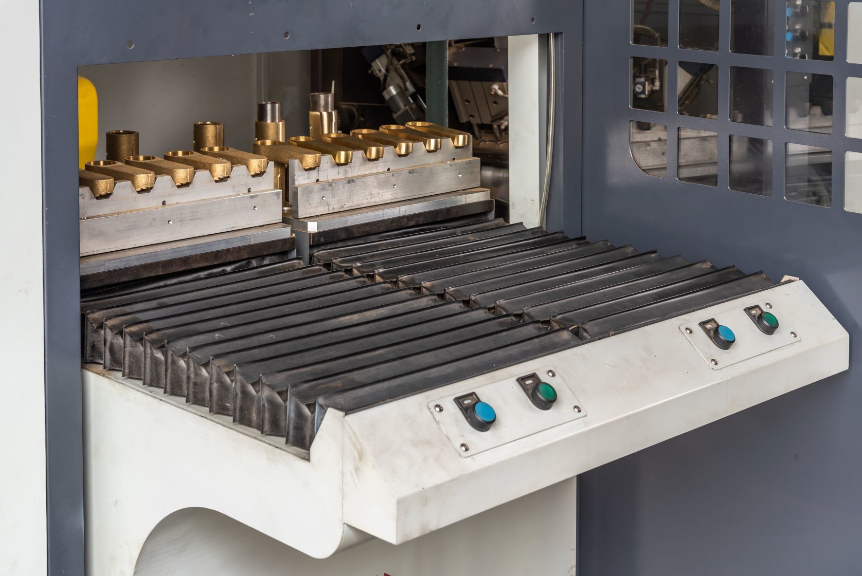 Basin Faucet Polishing Machine with FUNAC robotic arm