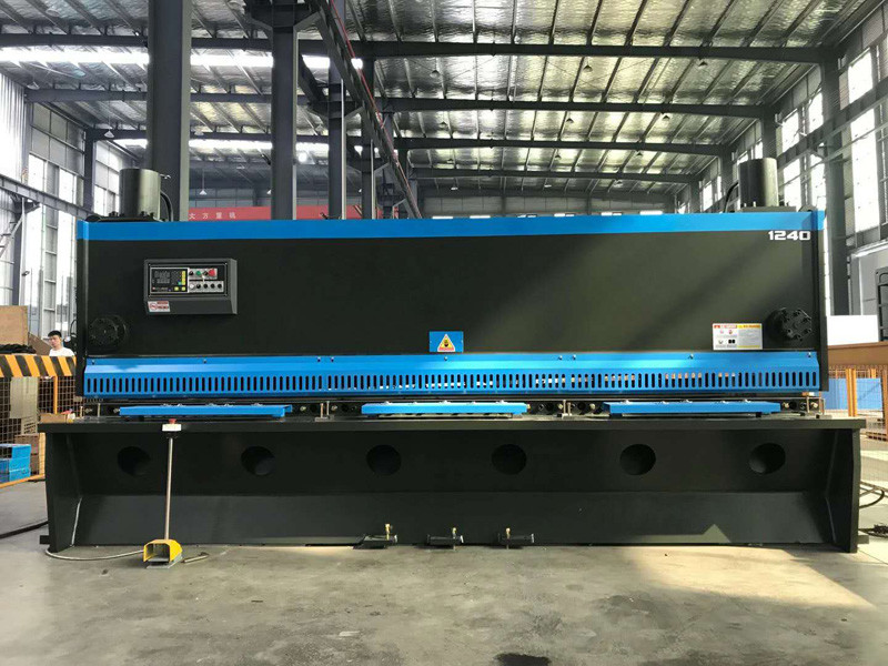 Heavy Duty Steel Plate Guillotine QC11K-12*4000 E21s Electric Shearing Machine