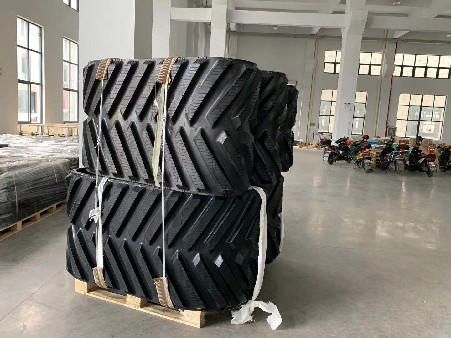 TF762X152.4X66AM Tractor Rubber Track For Challenger MT800