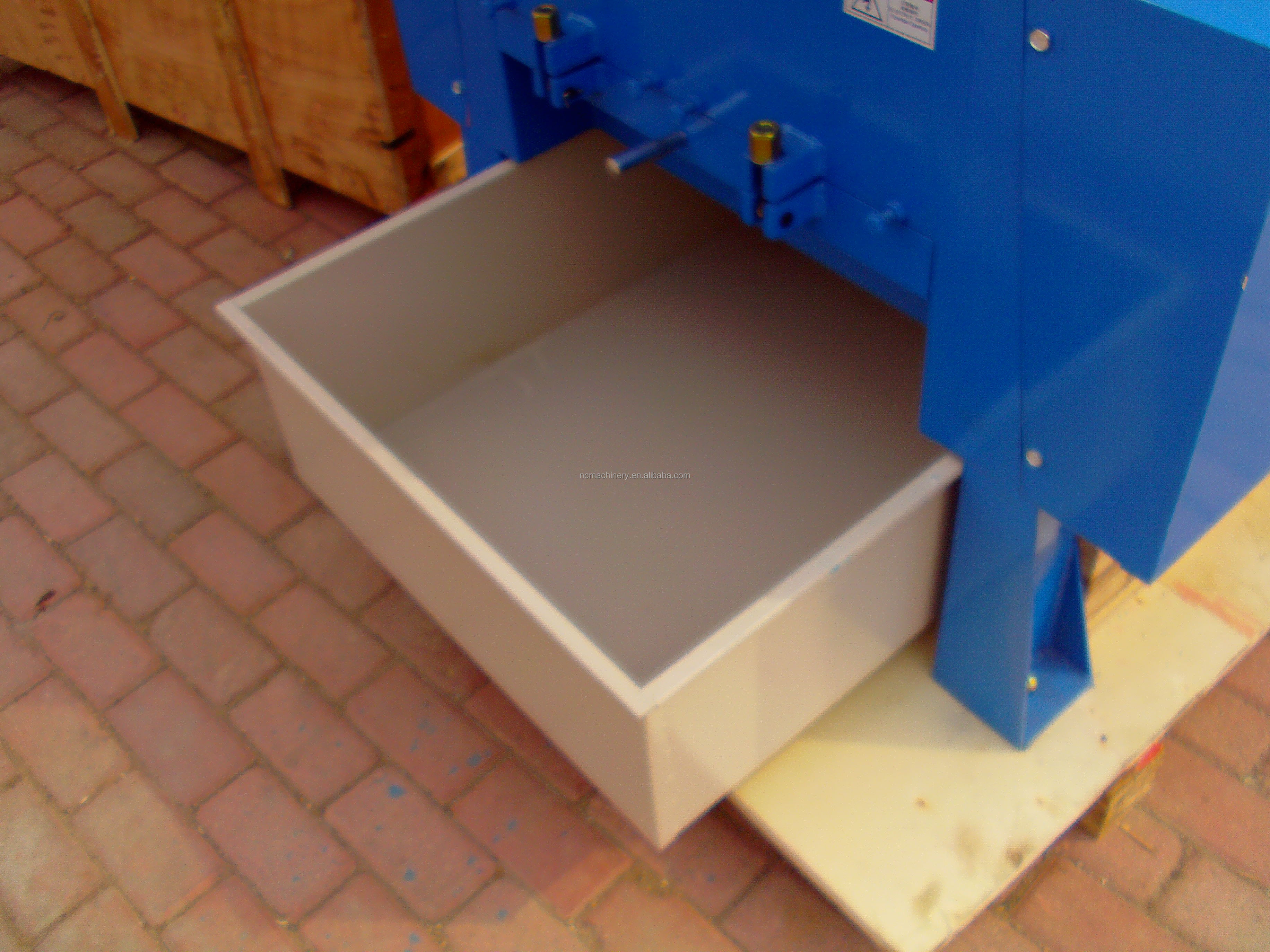 200-600KG/H Cow Bone Grinder Essential for Fruit Processing Plant Operations