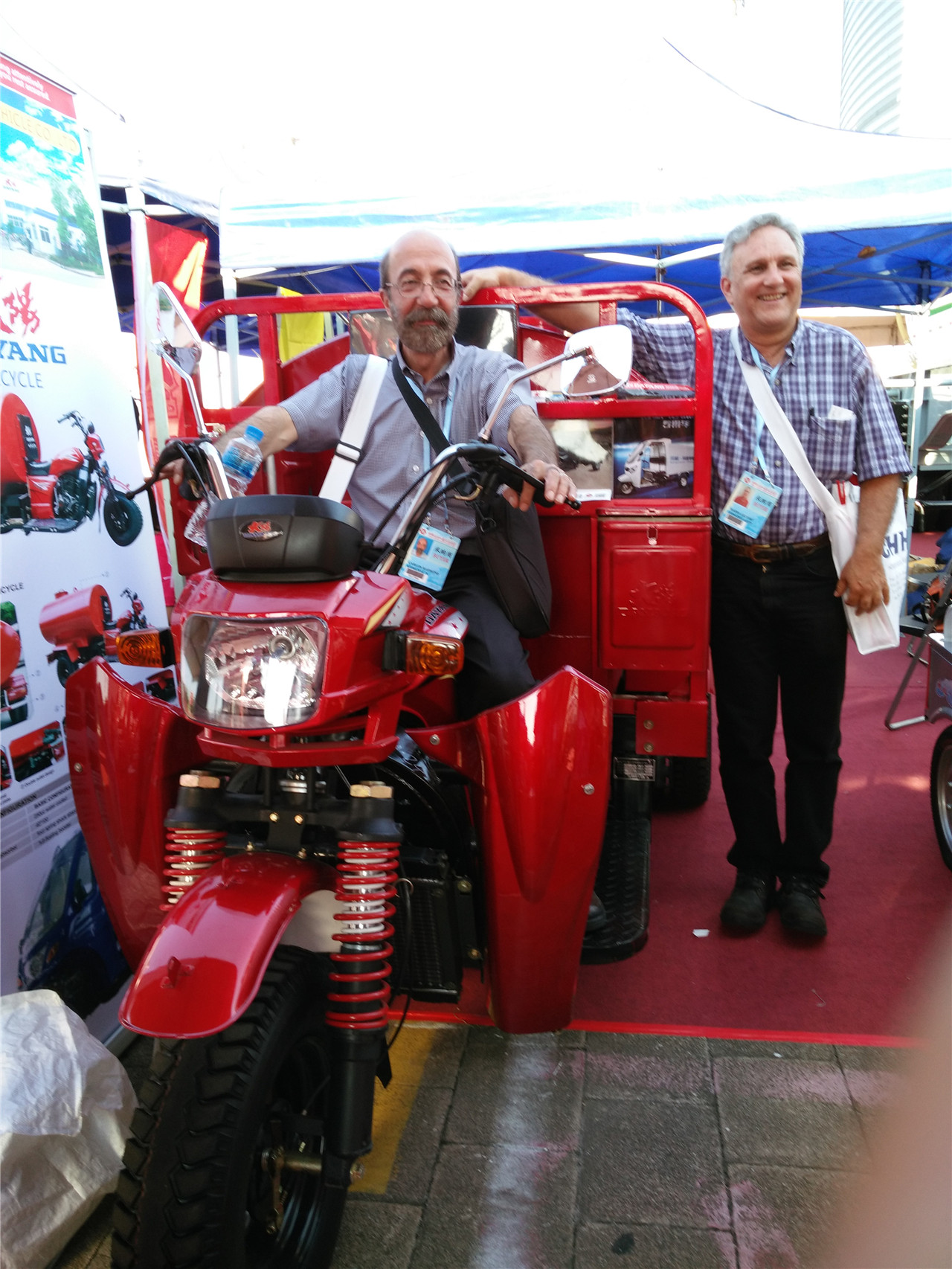 Large Capacity 300cc Engine Five Wheels Tricycle For Cargo Transportation
