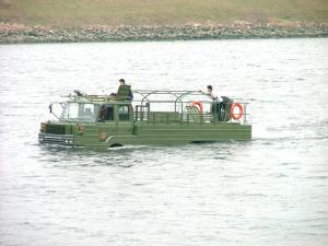 China RHD Dongfeng EQ2102 Amphibious vehicle,6x6 Duck Boat,Dongfeng 6x6 Camions wholesale