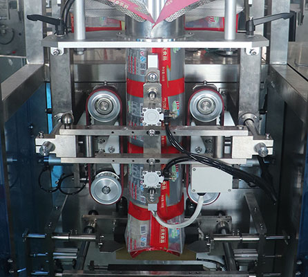 Sachets Pouch Filling Vertical Packing Machine For Juice Coffee Powder