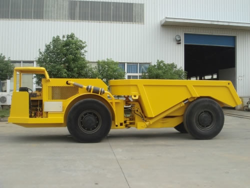 Durable DANA Large Dump Truck 7580mm * 2030mm * 2580mm Size 15T Capacity For