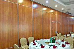 China Malaysia Collapsible Aluminium Frame Acoustic Partition Wall Max Height 18000mm wholesale