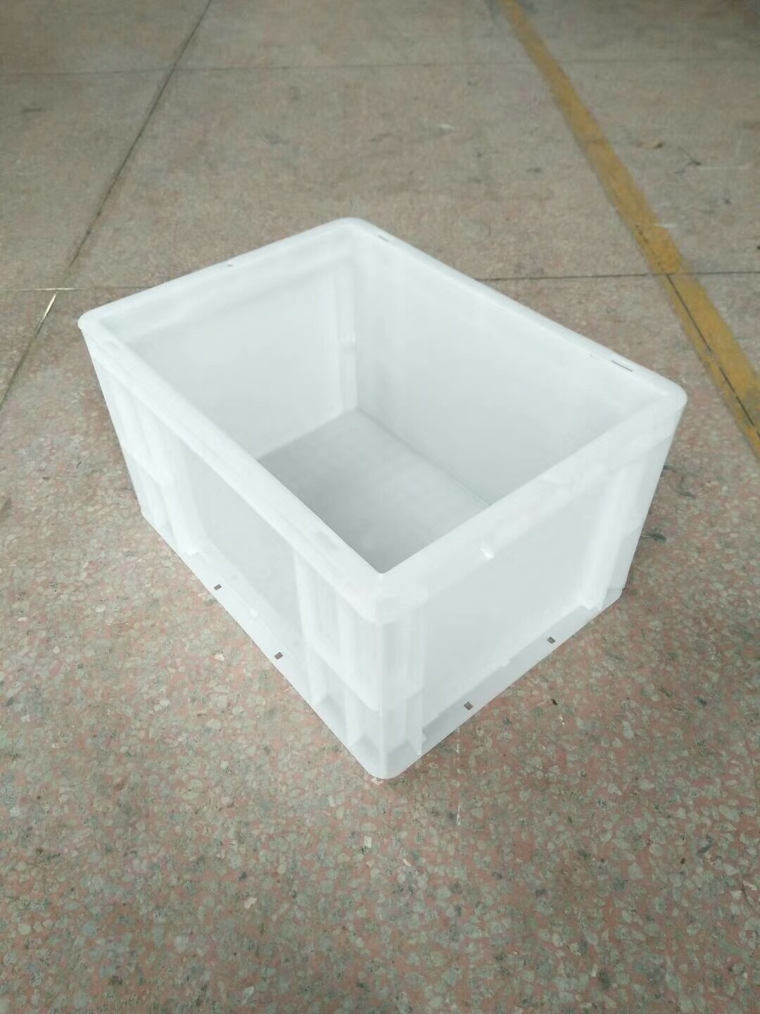15kg Loading Capacity Virgin Polyethylene Euro Containers 400*300 mm Conveyor Light Storage
