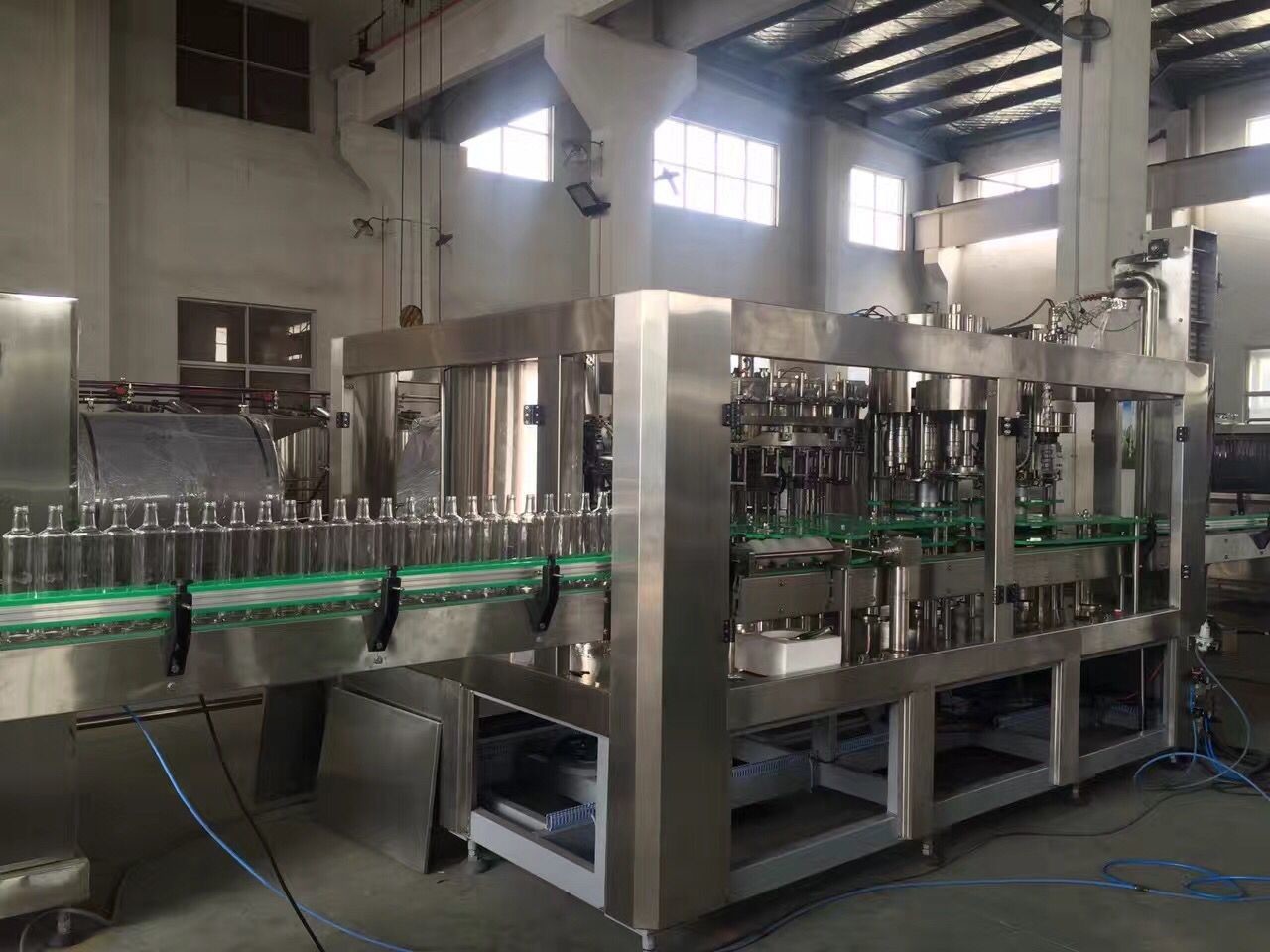 Automatic Carbonated Drink Bottling Machine 2.5-8KW 3 In 1 PLC Control