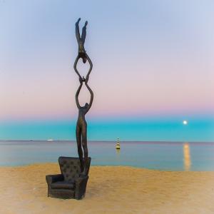China Lost Wax Cast Bronze Sculpture Love Sculpture Casting Australian Artist Ayad wholesale