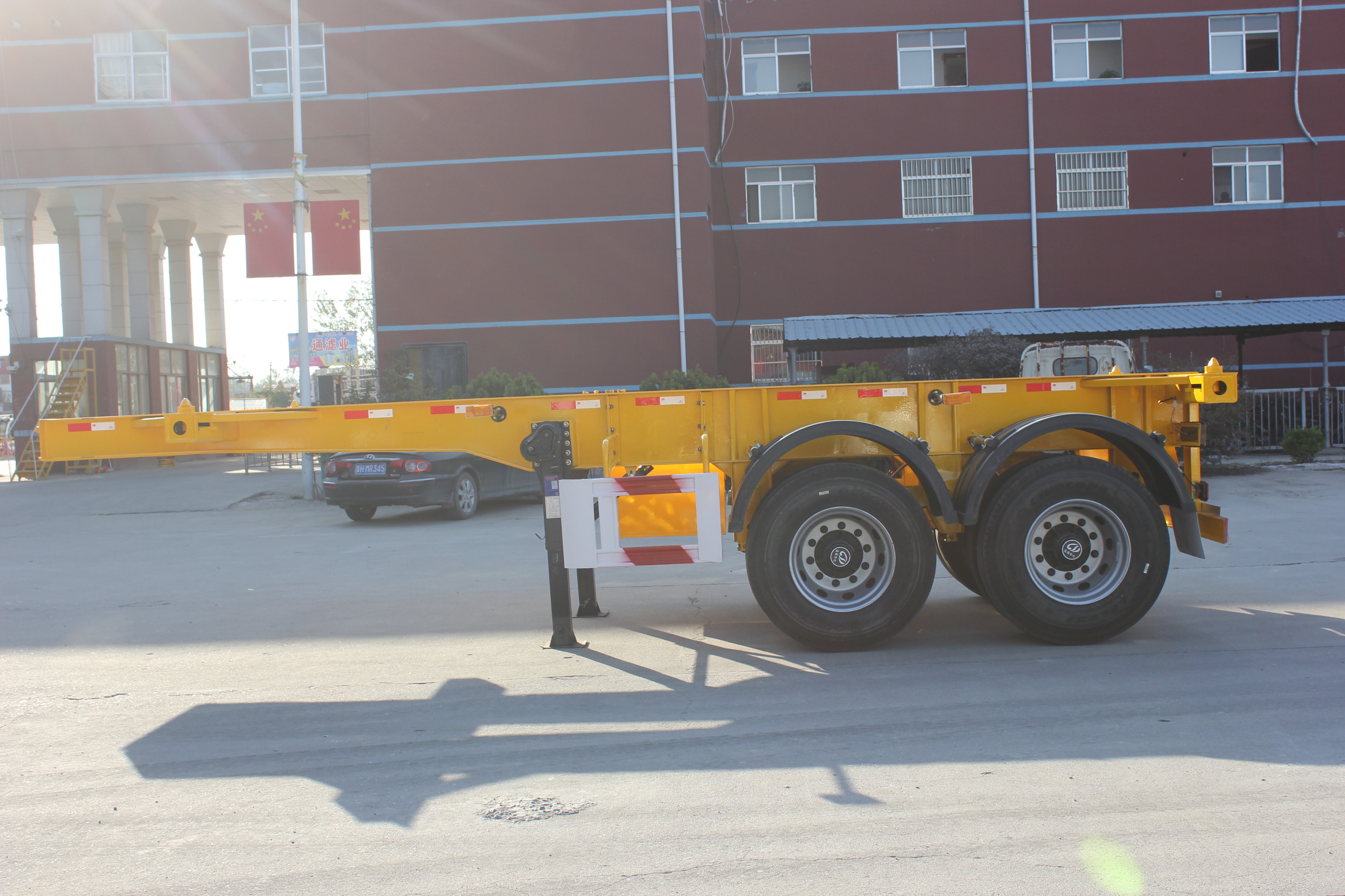 Shandong Juyuan 20ft 40ft Skeleton Chassis Container Semi Trailer Sturdy Steel Design