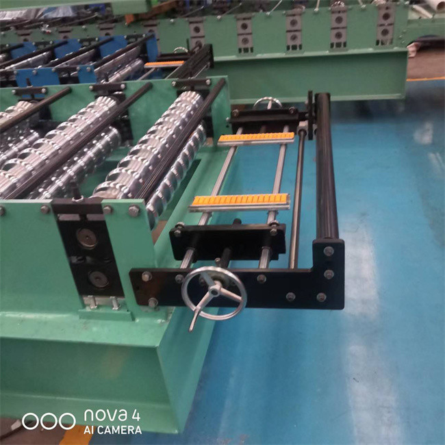 Trapezoidal Metal Roofing Sheet Roll Forming Machine For Zinc Color Steel Ibr Tile