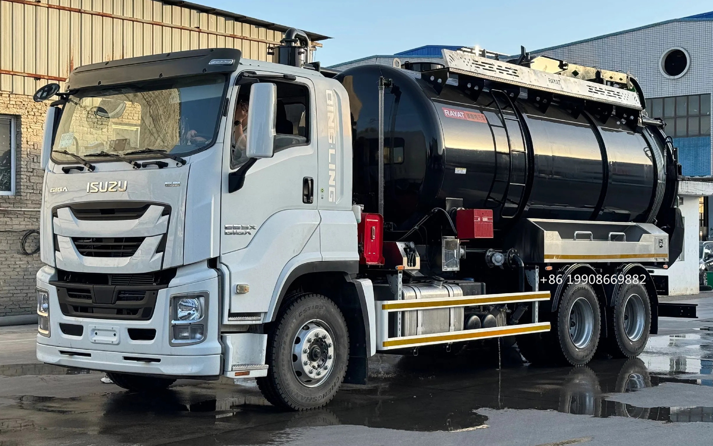 ISUZU 4x2 Driver 10000L Sewage Suction Truck with Vacuum Pump for Sucking Waste Water Vacuum Sewer Tanker Suction Truck