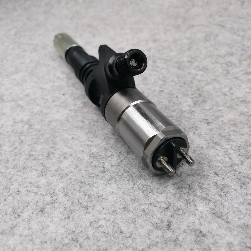 6156-11-3100 Komatsu Fuel Injector for WA470-5 PC450 PC400-7 Excavator Engine Genuine OEM Standard Size at Affordable