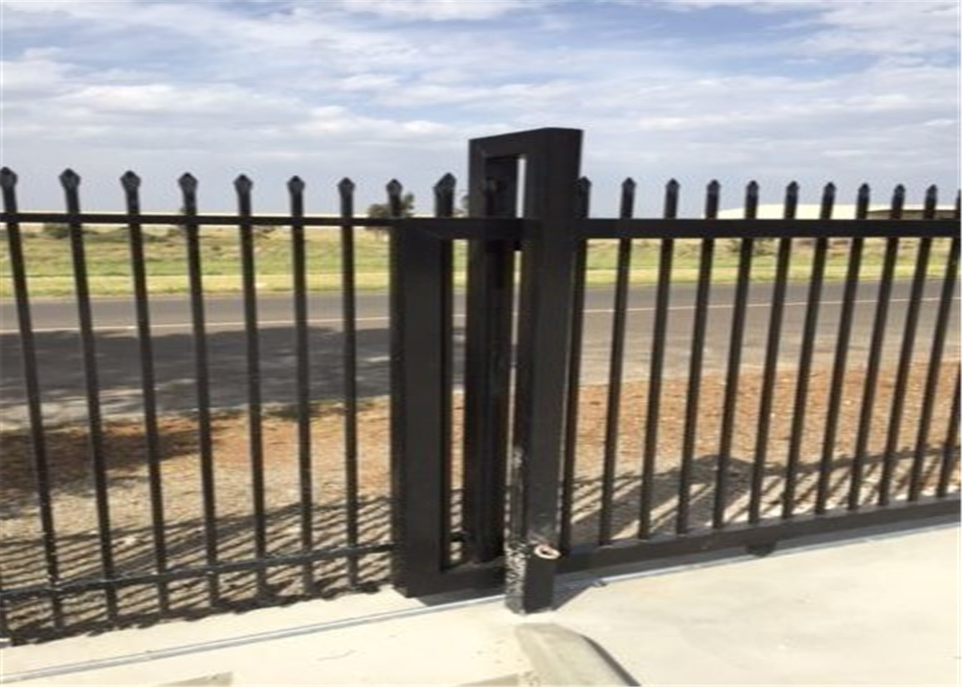 Tubular STEEL Fence Manufactuer 1800mm*2400mm width garrison brand rail40mm*1.5mm upright 25mm*1.2mm spacing 100mm