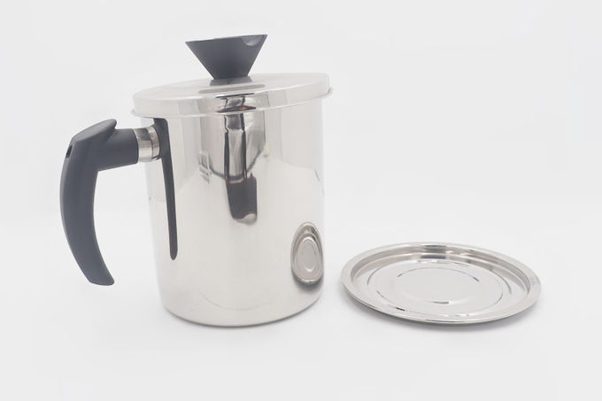 1.6L Cookware stainless steel oil separator with lid oil keeper with strainer with handle