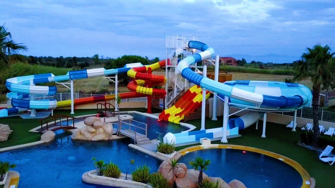 Swimming Pool Water Play Equipment Fiberglass Water Slide For Adults