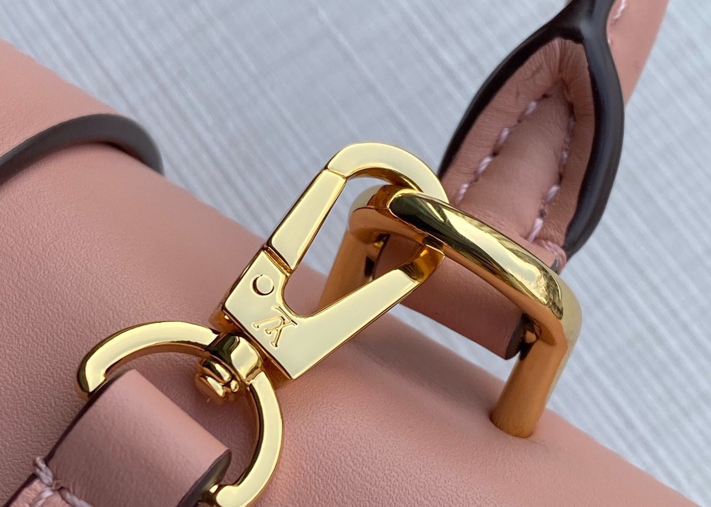 Women'S Black Handhold Luxury Bucket Bag With Lock Catch