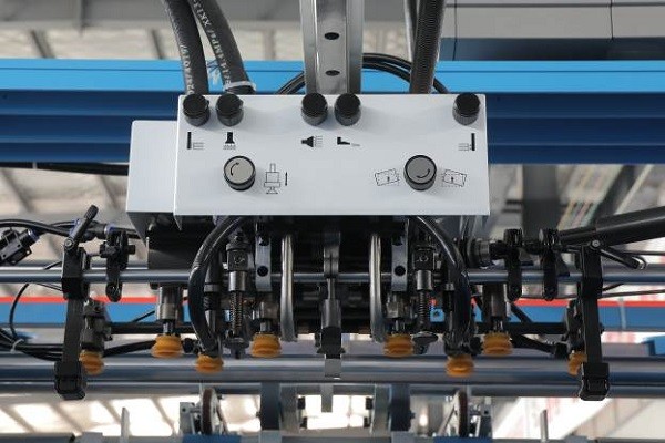Intelligent High Speed Flute Lamination Machine CE Standard 25KW 1700x1700mm