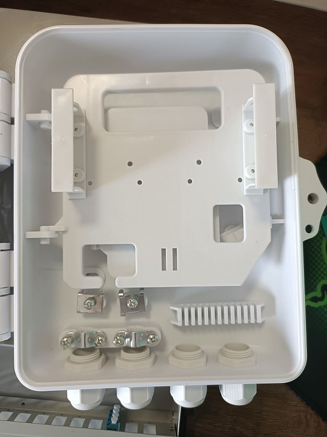 SC 1x8 PLC Fiber Optic Splitter Box IP65 12Cores Wall Mounted