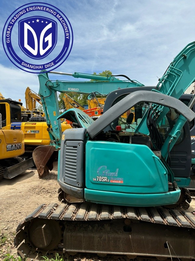 Maneuverable Sk75SR Used Kobelco 7.5 Ton Excavator Versatile For Construction