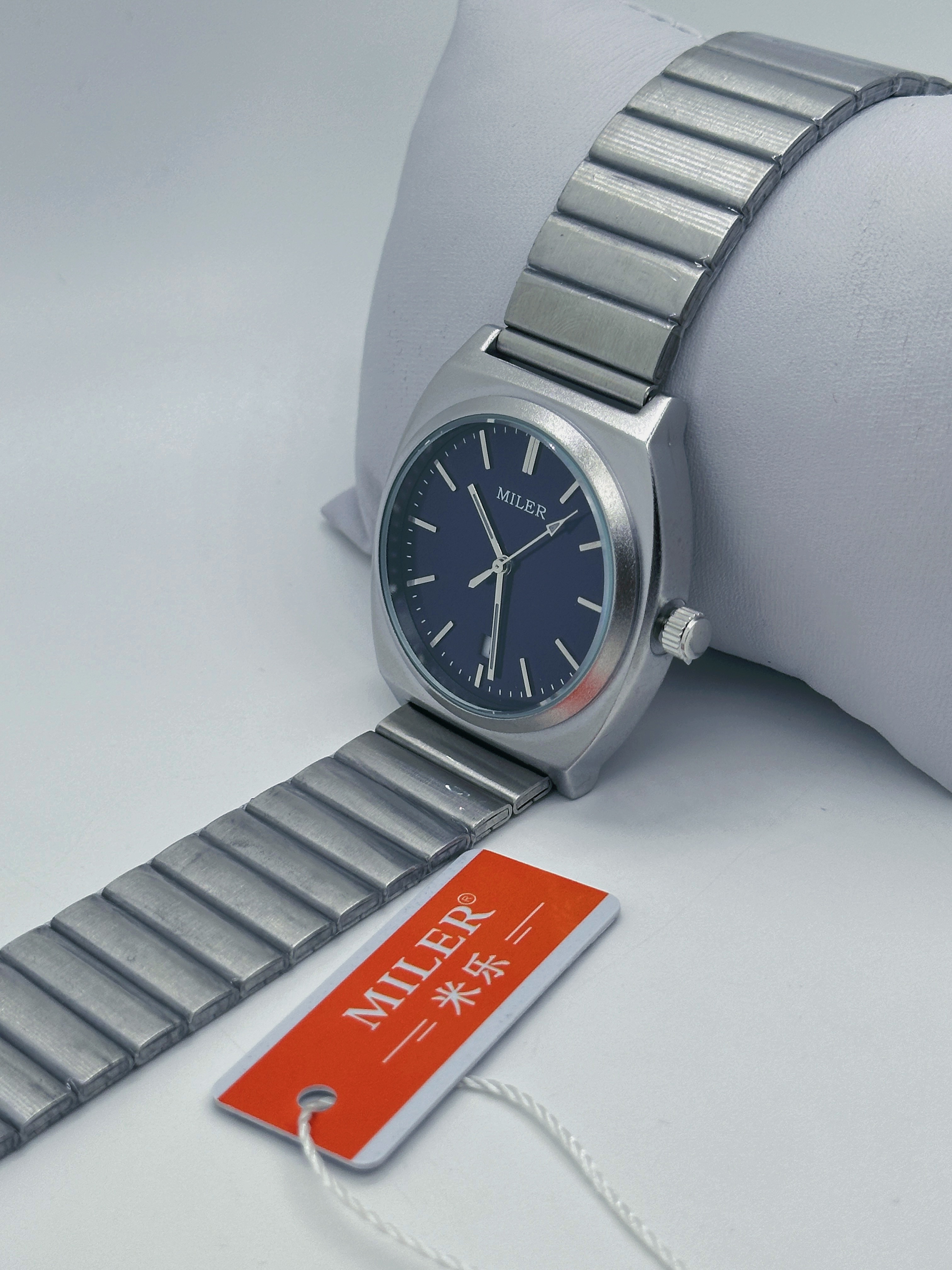 18mm Classic Stainless Steel Strap Watch Water Resistant To 30m With Luminous Hands