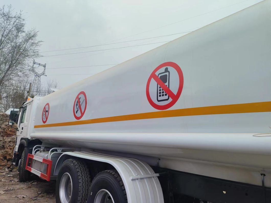 Fuel Tank Truck 6X4 25000L Carbon Steel Tanker Truck for Oil Gas Diesel
