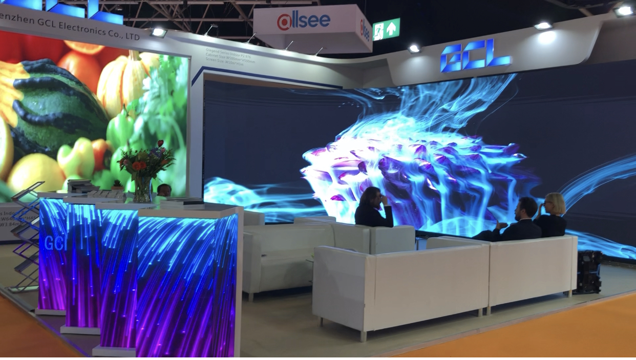 P3.9 High Brightness Flexible Transparent LED Screen For Outdoor Installation