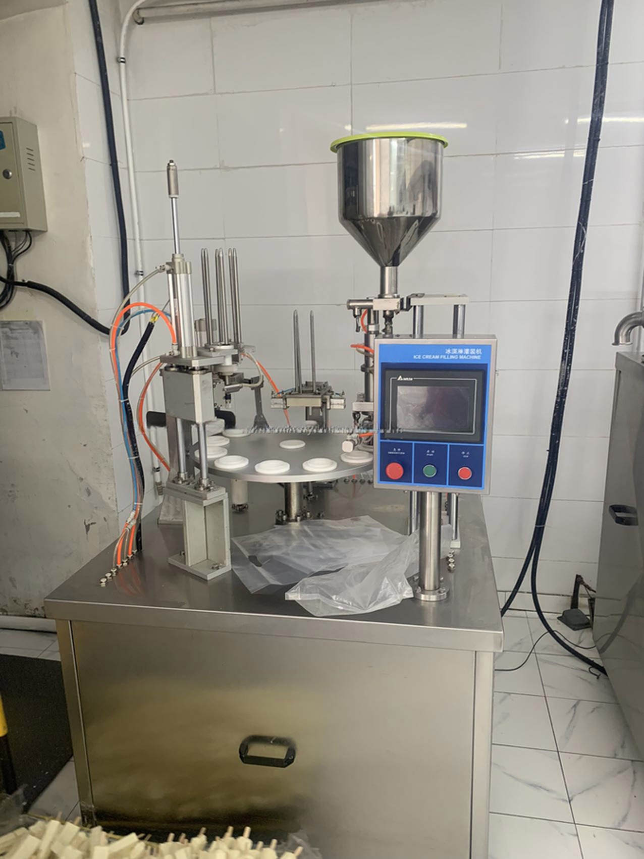 Customized Voltage Peanut Butter Dipping Sauce Ice Cream Cup Filling Sealing Machine
