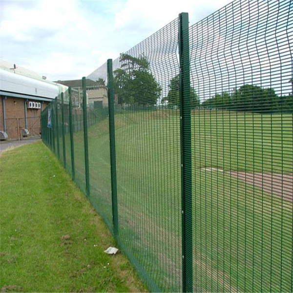 SERRIED HORIZONTAL WIRES FENCE (9).jpg