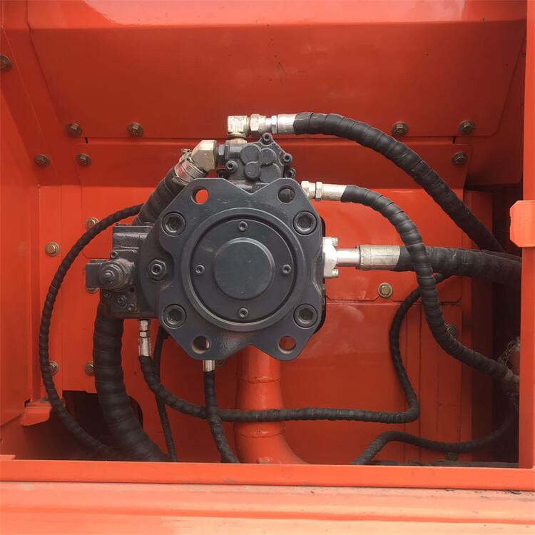 Korean Doosan DX300 Crawler Excavator with Original Hydraulic Valve in 151KW Power
