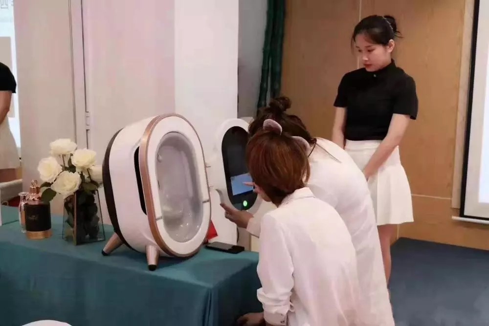 Automatic 3D Skin Analyzer Mirror UV Lighting Skin Analysis System