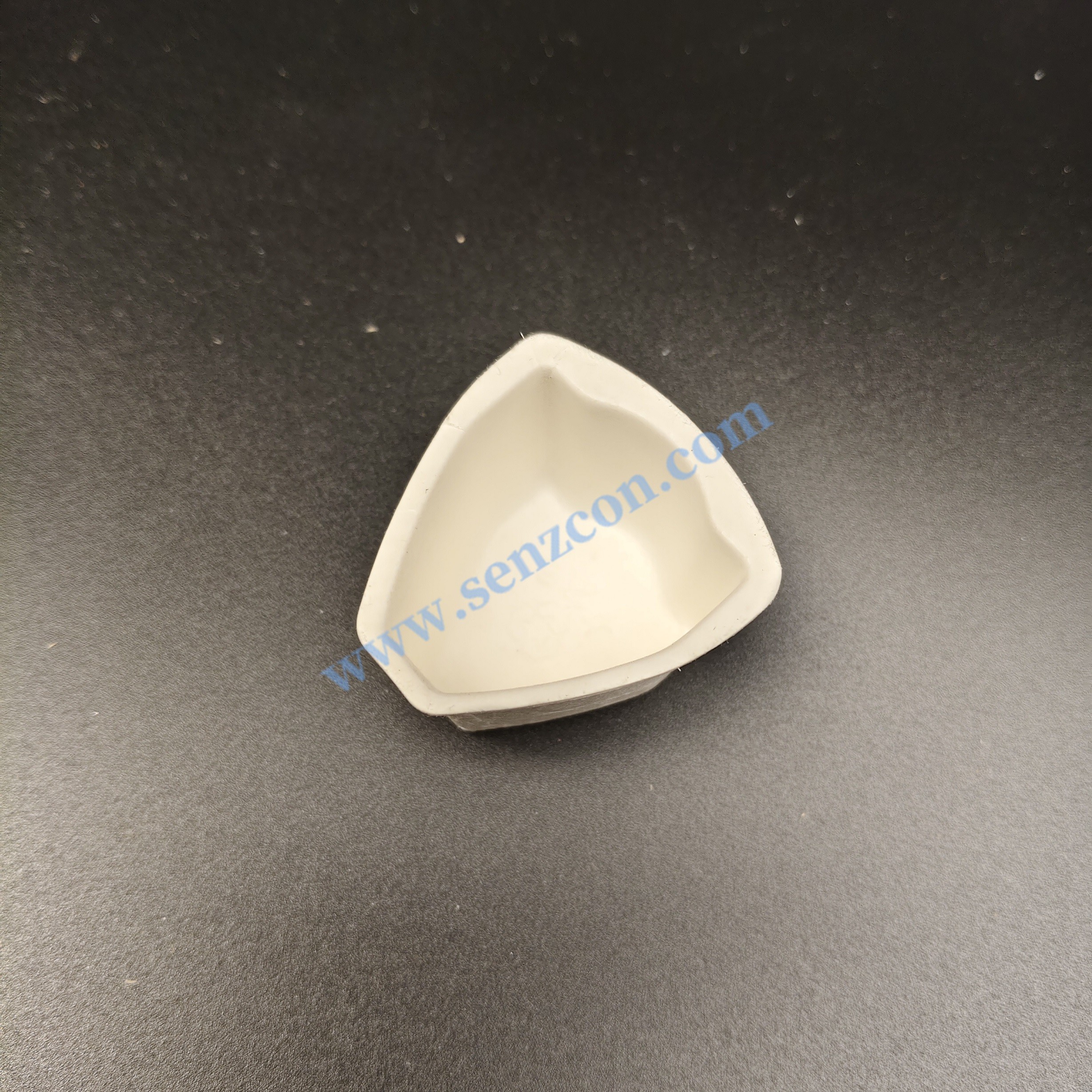 The environmentally friendly pulp - molded protective cover for triangular plugs complies with the plastic - ban regulations of Europe and the United