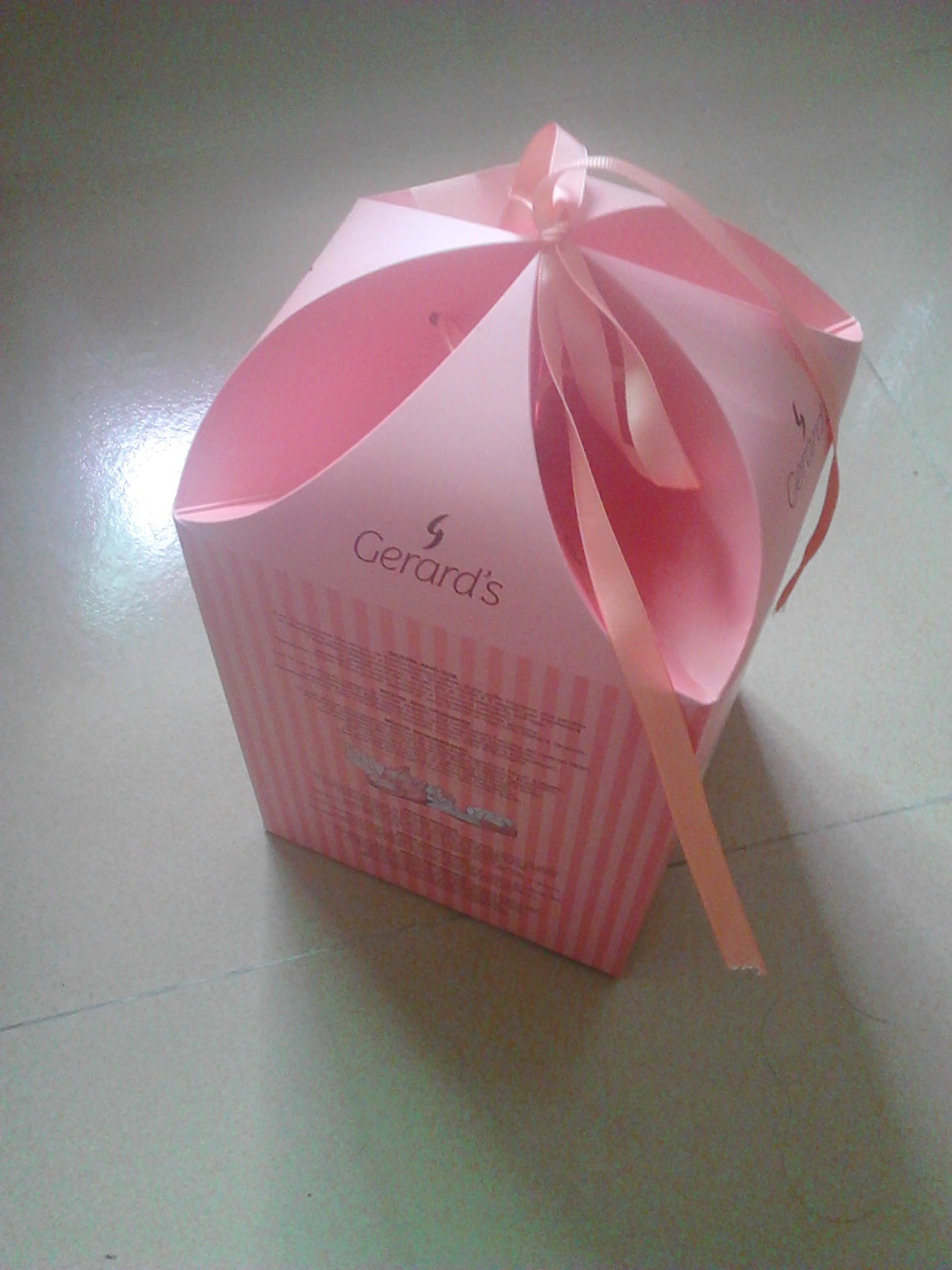 Cute custom design artpaper gift packaging box personal care cosmetic packaging paper box with ribbon