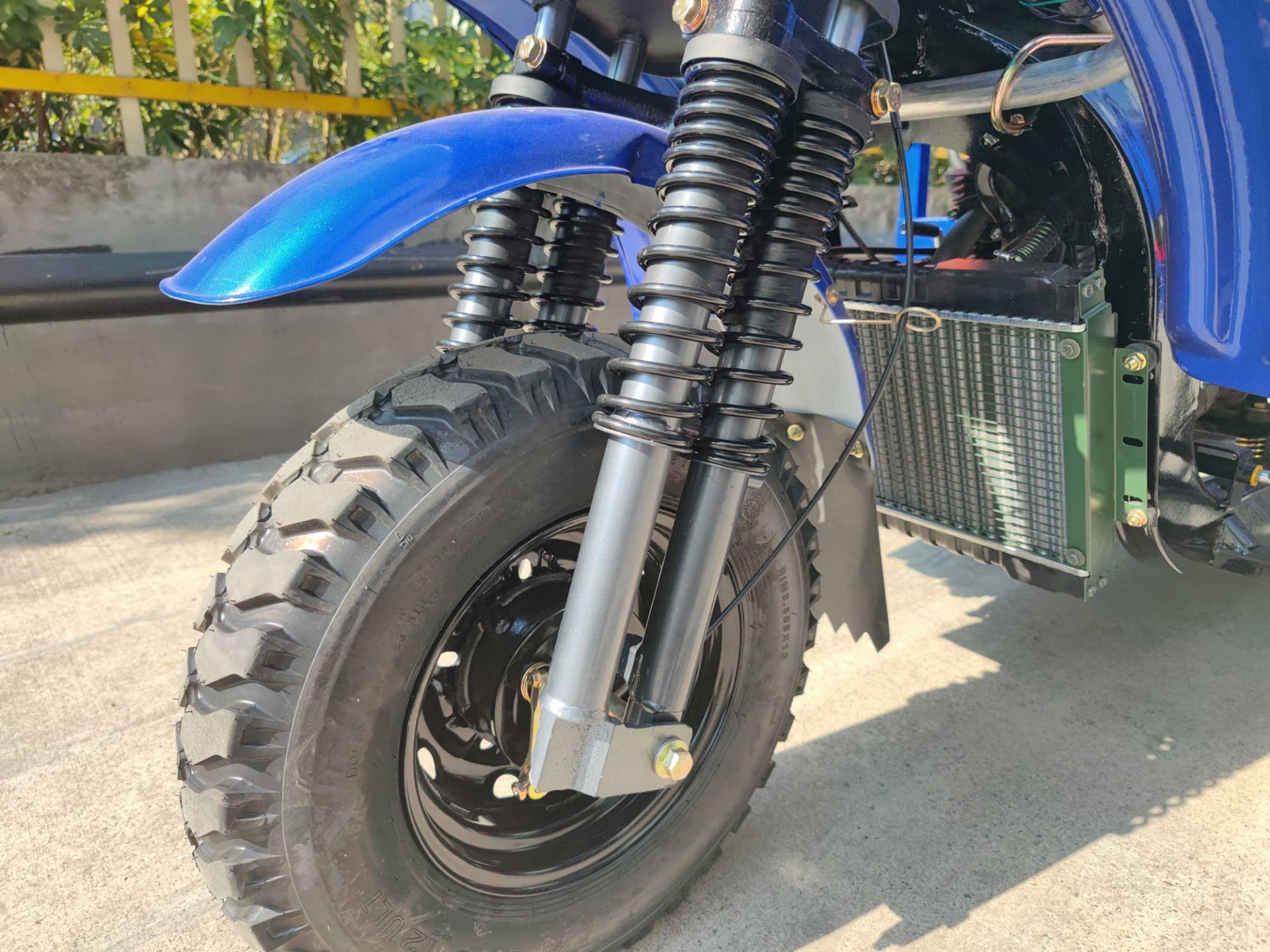 Large Capacity 300cc Engine Five Wheels Tricycle For Cargo Transportation