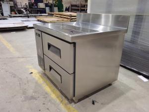 China Under Counter Table 2-Drawer Refrigerator Commercial Kitchen Equipment wholesale