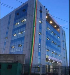 China Sturdy Prefabricated Steel Building Welding Steel Structure Office Rainproof wholesale