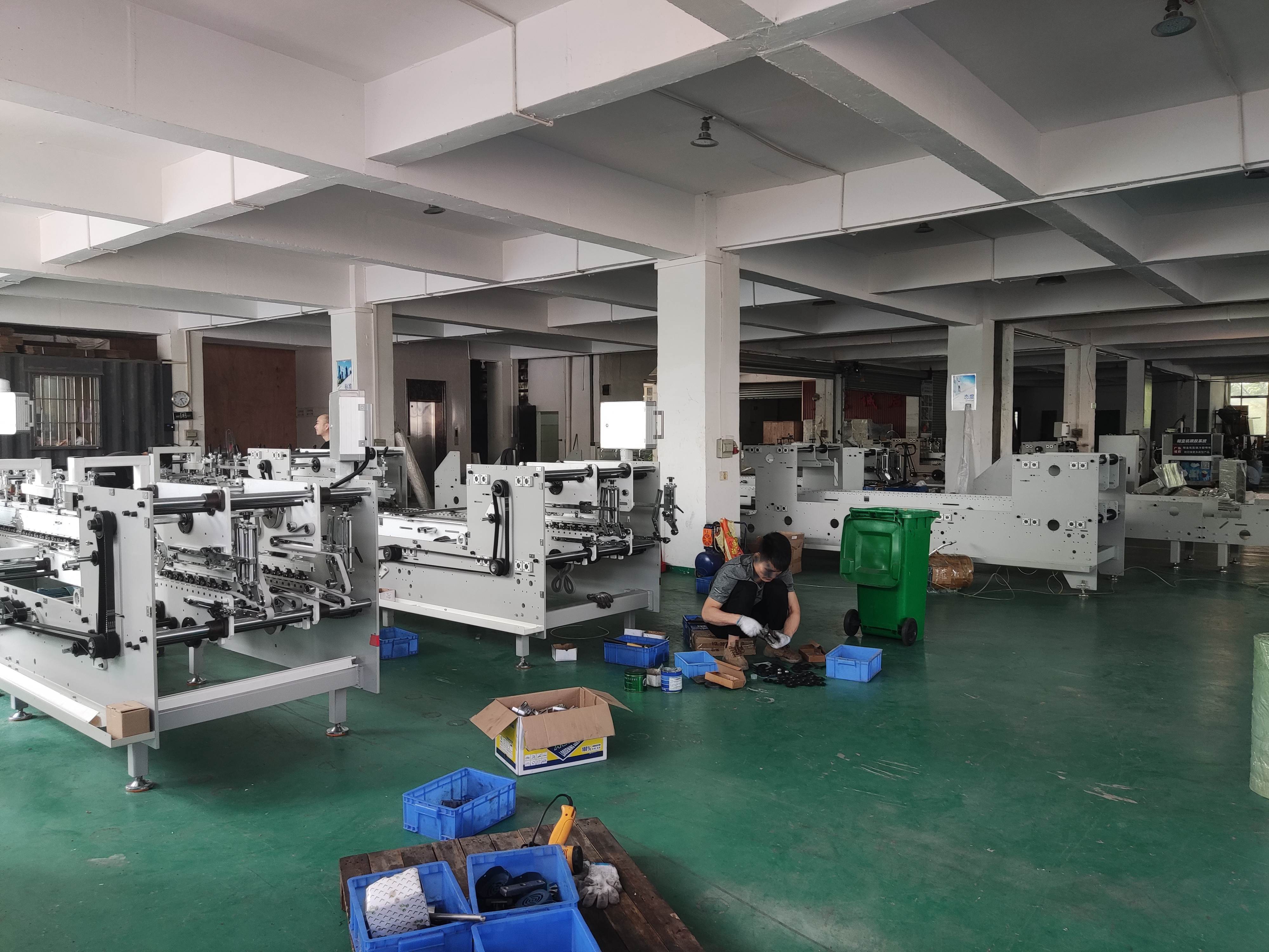Folder Gluer Machine for Hard Cover Book Making Incorporating Water Soluble Cold Glue