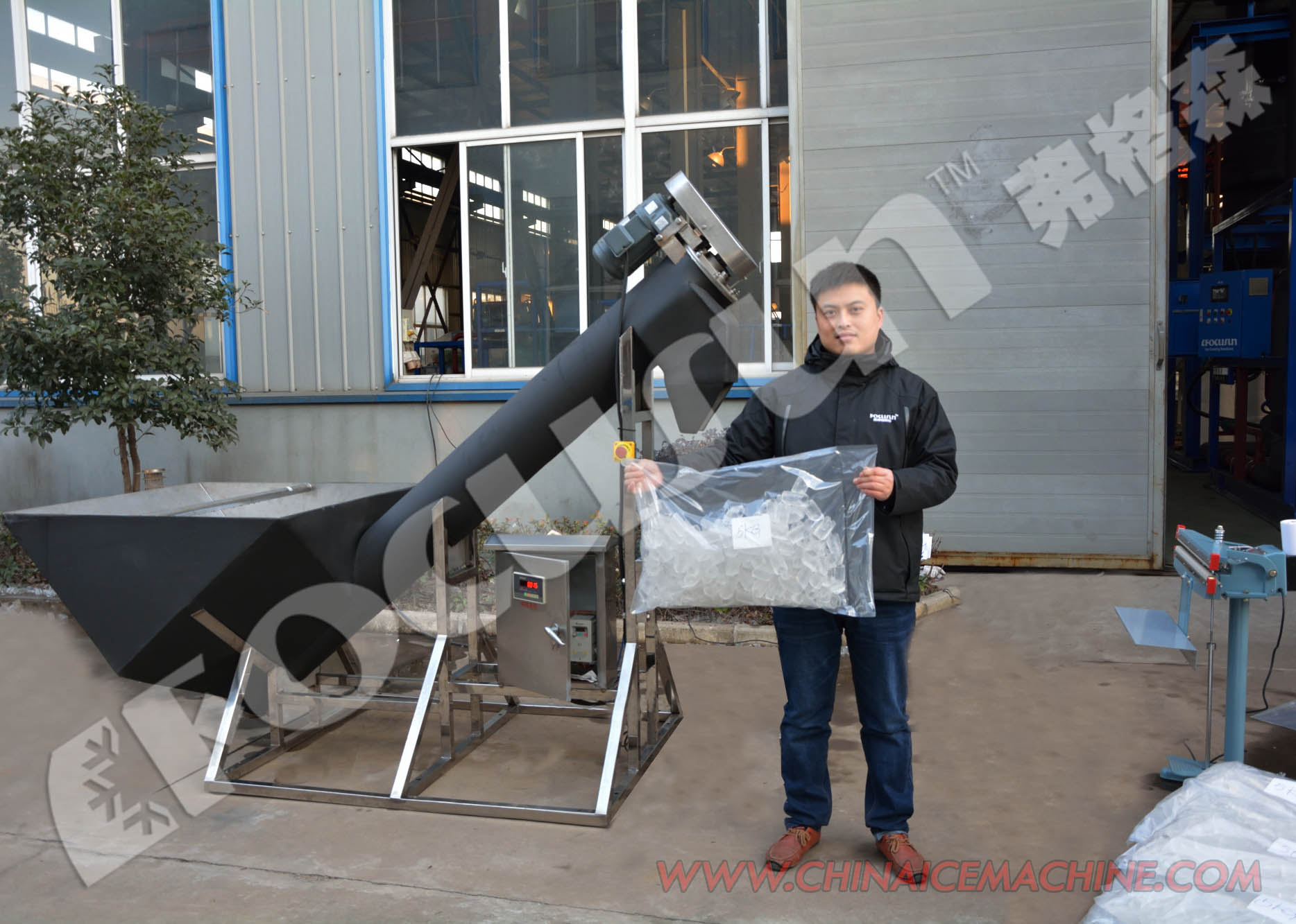 Semi Automatic Ice Packing Machine at 1000kg/hr Speed for Fast and Easy Packaging