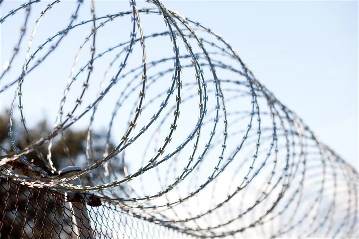 New Type Of Protective Net Coil Diameter Razor Barbed Wire For Security Facilities