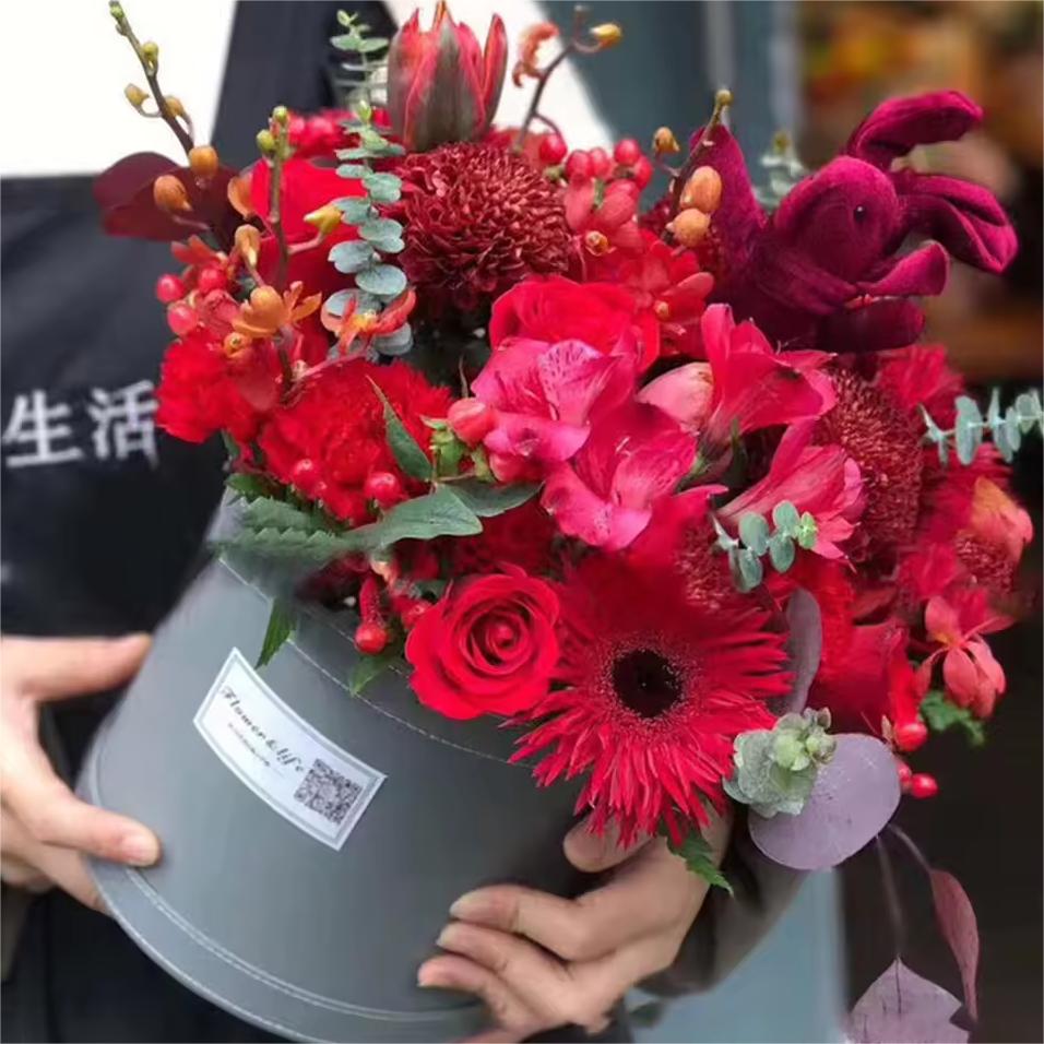 Round Hug Bucket Gift Box Luxury Paper Box Packaging For Flowers