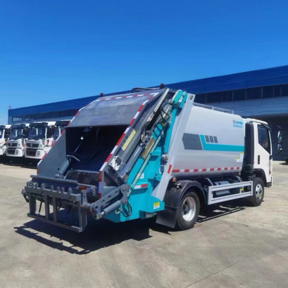 Chinese Rear Loader Garbage Truck With 5 Forward Gear And Hydraulic Pump