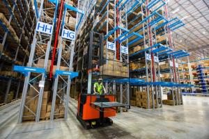 China Industrial VNA Pallet Racking Very Narrow Aisle Racking wholesale