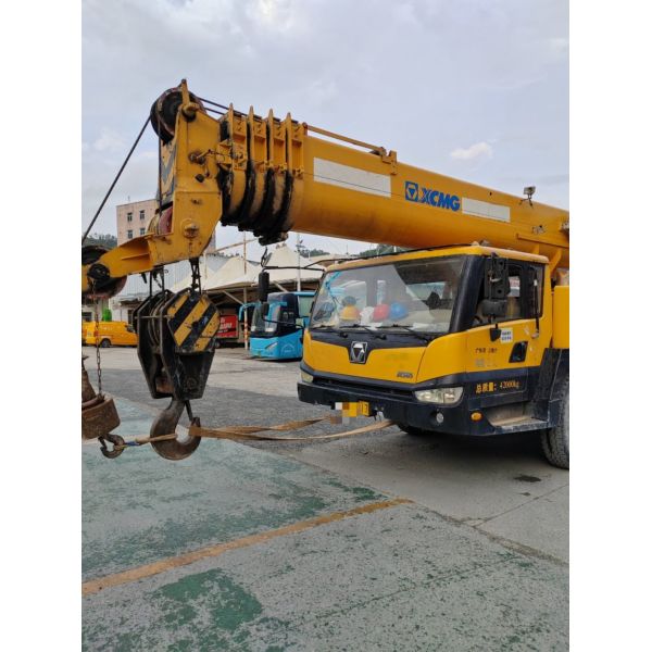 2016 Xg Good Quality 50ton Truck Crane Mobile Crane Lifting Equipment for Sell
