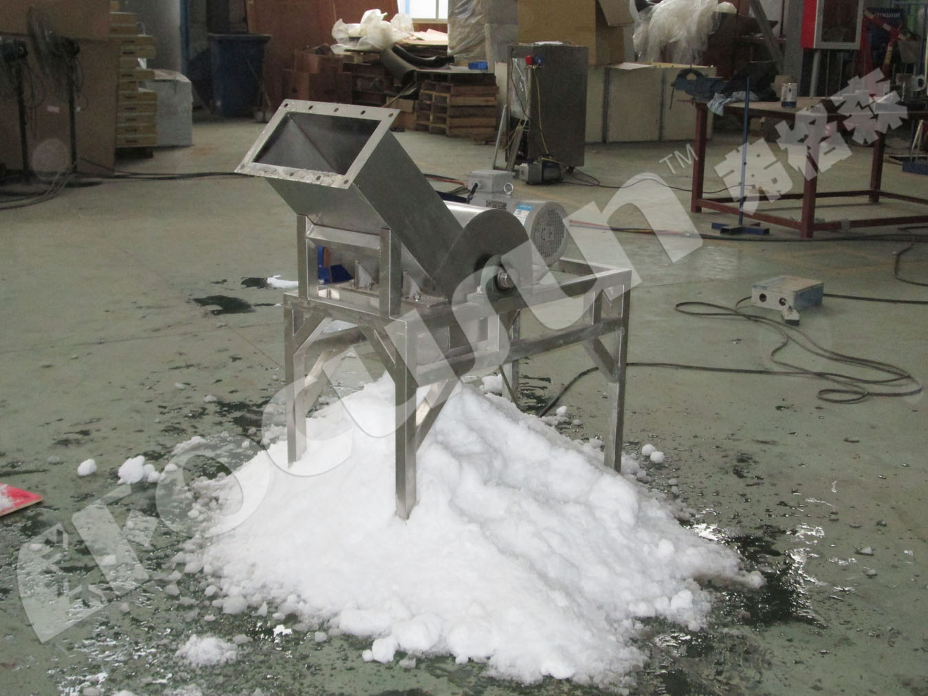 Ice Crusher Machine with 100KG Ice Storage Capacity and 1.5 Years After-sales Service