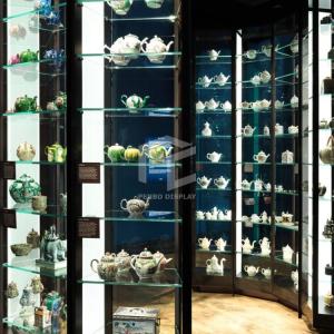 China 10mm Tempered Glass Museum Display Showcase With T5 LED Lighting wholesale